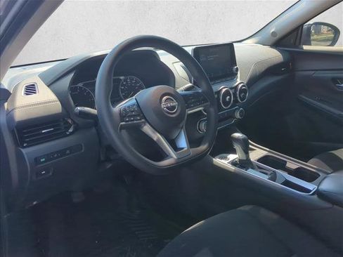 Used 2025 Nissan Sentra SV FWD image 9