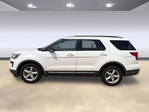 Used 2019 Ford Explorer XLT w/ Equipment Group 202A FWD image 2