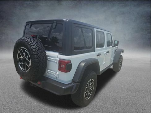 Used 2025 Jeep Wrangler Unlimited Rubicon AWD/4WD image 8