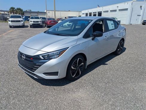 New 2025 Nissan Versa SR w/ Trunk Package image 7