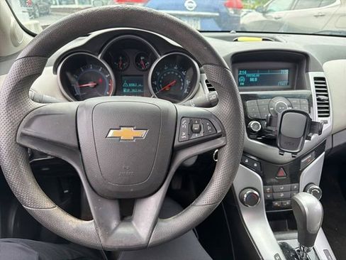 Used 2012 Chevrolet Cruze LS w/ Connectivity Package FWD image 6