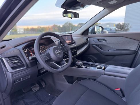 Used 2023 Nissan Rogue S image 12