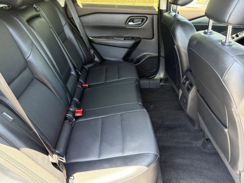 Used 2023 Nissan Rogue SV w/ SV Premium B Package FWD image 13