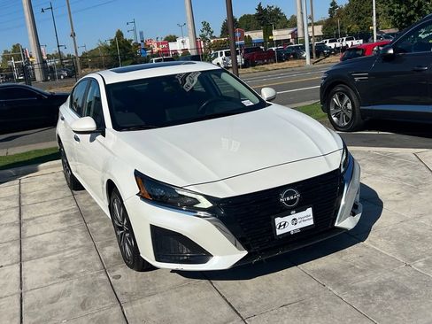 Used 2023 Nissan Altima 2.5 SV w/ SV Premium Package AWD/4WD image 7