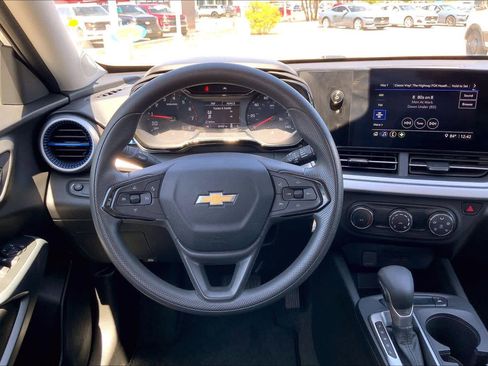 Used 2025 Chevrolet Trax LS image 6