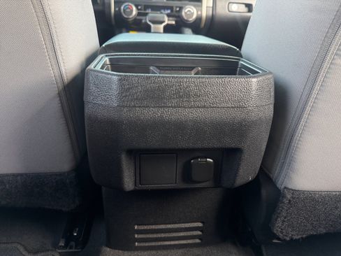 Certified 2025 Toyota Tacoma SR5 AWD/4WD image 32