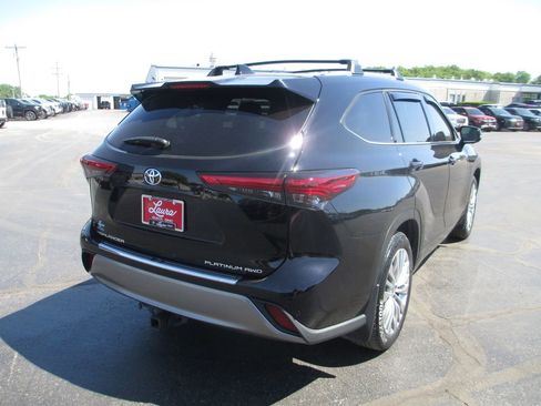 Used 2023 Toyota Highlander Platinum AWD/4WD image 5