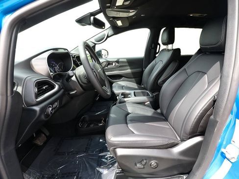 New 2026 Chrysler Pacifica Select FWD image 10