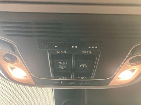 Used 2018 Honda Pilot Elite image 16