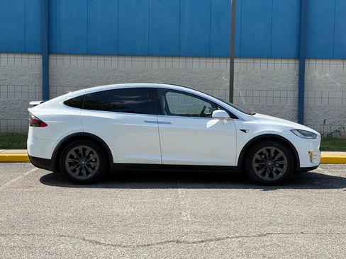 Used 2018 Tesla Model X 100D AWD/4WD image 4