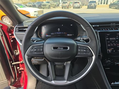 Used 2023 Jeep Grand Cherokee Altitude image 25