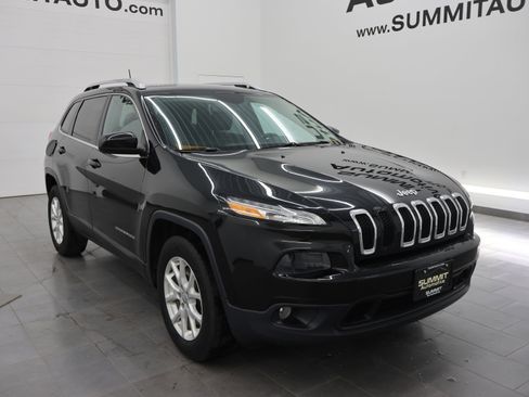 Used 2016 Jeep Cherokee Latitude w/ Cold Weather Group AWD/4WD image 20