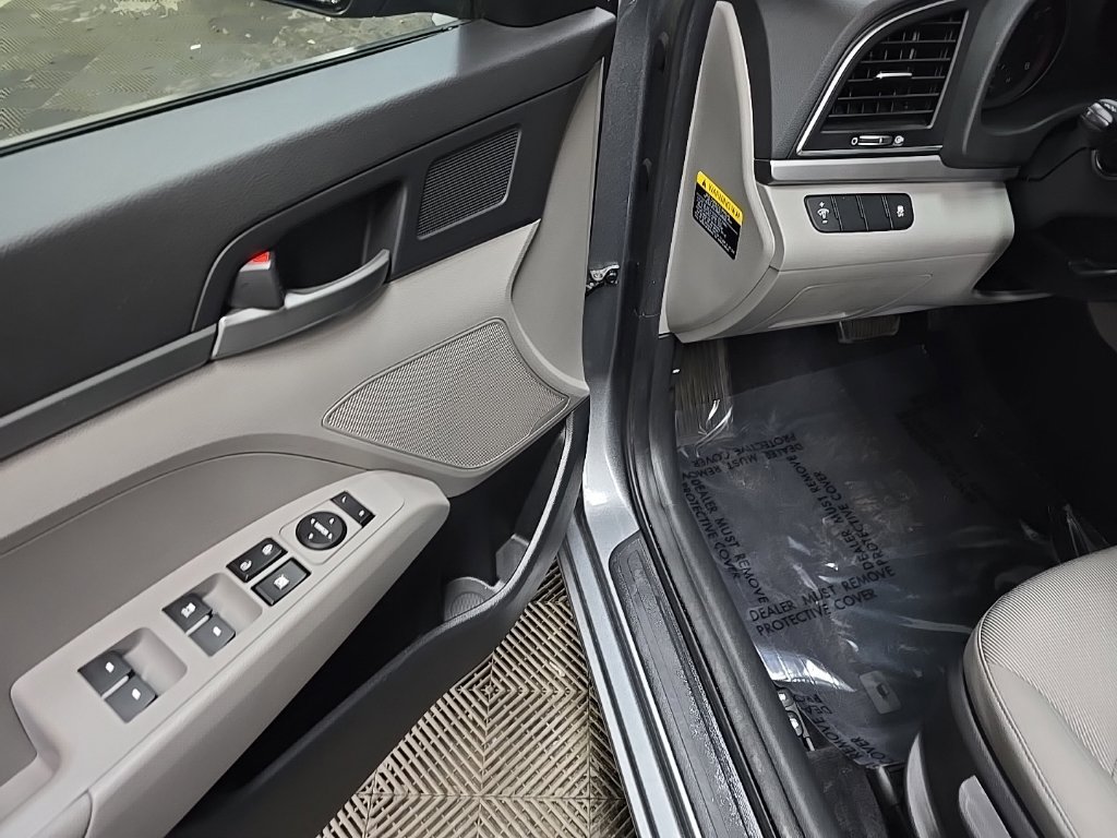 Used 2018 Hyundai Elantra SE FWD image 26