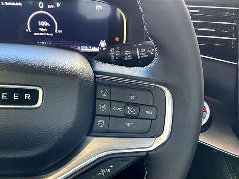 Used 2024 Jeep Wagoneer Series II image 9