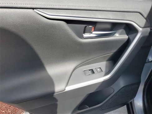 Used 2021 Toyota RAV4 Limited image 13