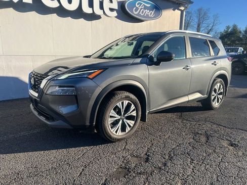 Used 2022 Nissan Rogue SV w/ SV Premium Package image 2