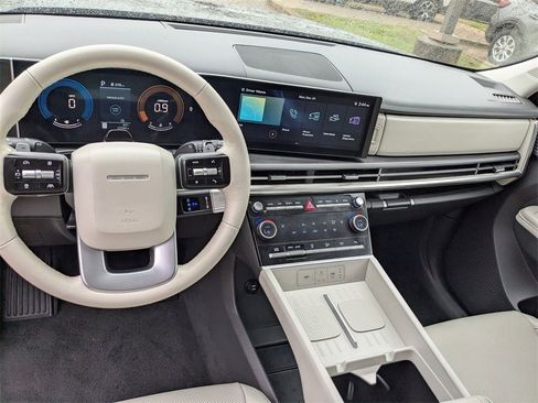 Used 2025 Hyundai Santa Fe SEL image 15