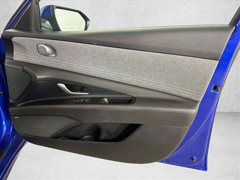 Used 2023 Hyundai Elantra Limited FWD image 16