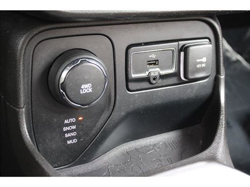 Used 2017 Jeep Renegade Latitude image 25