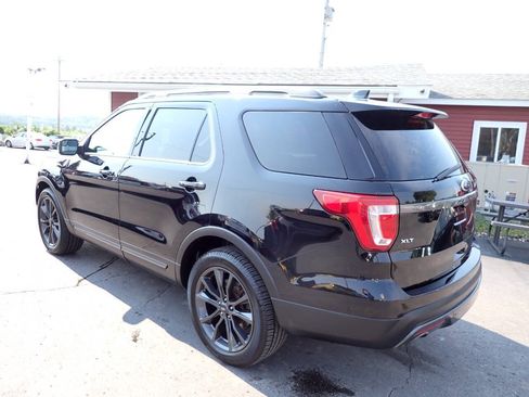 Used 2017 Ford Explorer XLT w/ Equipment Group 202A AWD/4WD image 4