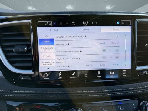 New 2024 Chrysler Pacifica Limited w/ Uconnect Theater Family Group image 24