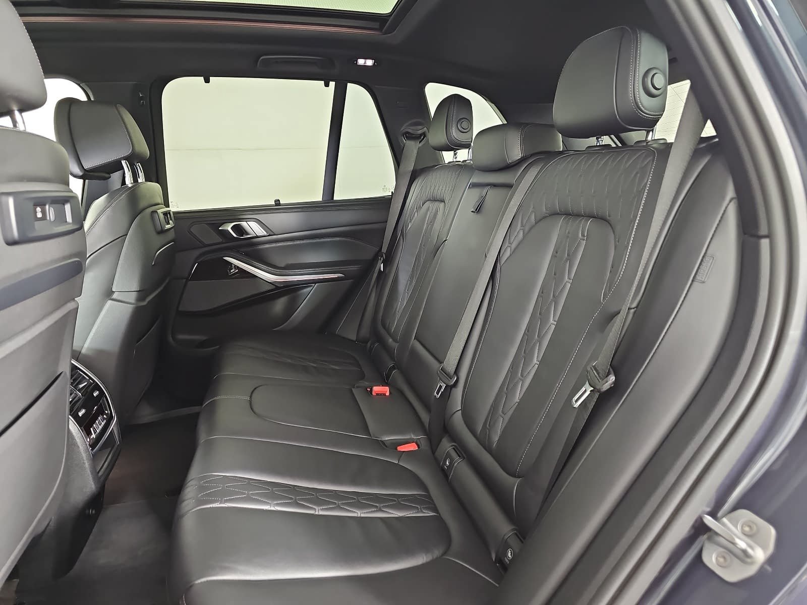 Used 2020 BMW X5 M50i w/ Executive Package AWD/4WD image 14