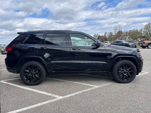 Used 2019 Jeep Grand Cherokee Altitude AWD/4WD image 8
