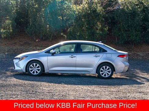 Used 2024 Toyota Corolla LE image 4