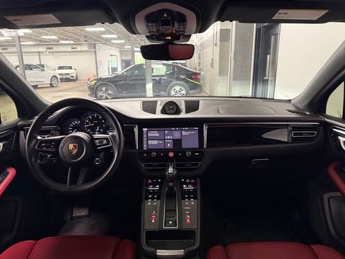 Used 2024 Porsche Macan AWD/4WD image 8