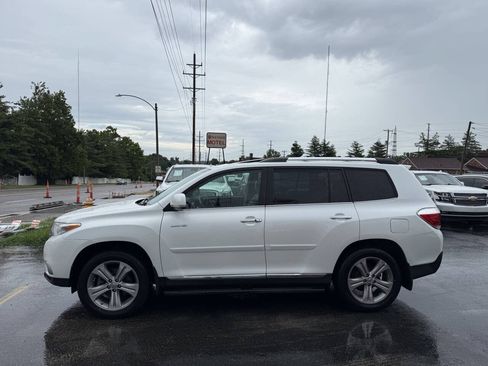 Used 2011 Toyota Highlander Limited w/ Tow Pkg AWD/4WD image 4