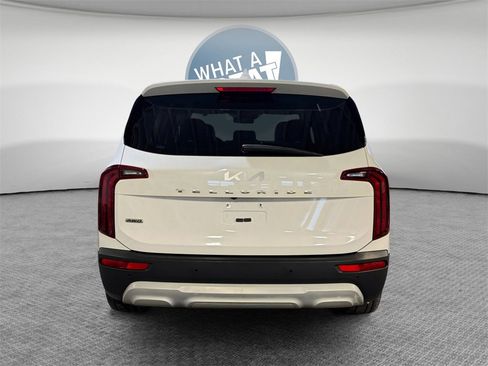 Certified 2022 Kia Telluride LX image 5