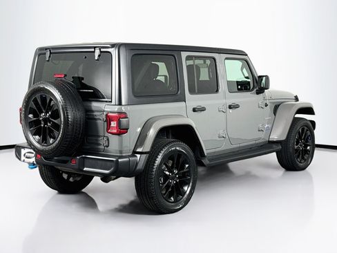 Used 2023 Jeep Wrangler Unlimited Sahara w/ Dual Top Group AWD/4WD image 15