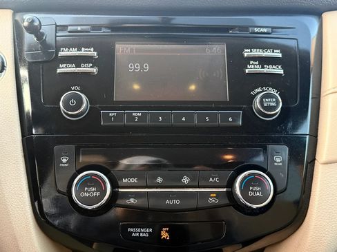 Used 2017 Nissan Rogue SV w/ Sun & Sound Touring Package AWD/4WD image 27