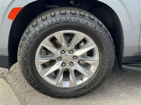 Used 2022 Chevrolet Suburban Premier image 10