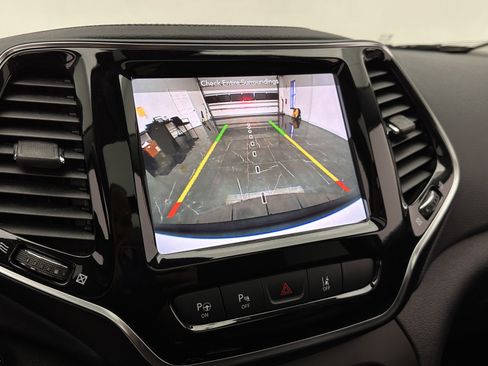 Used 2019 Jeep Cherokee Limited w/ Technology Group FWD image 19
