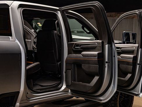 Used 2025 GMC Sierra 2500 AT4 image 34