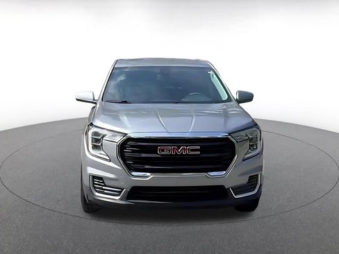 Used 2024 GMC Terrain SLE FWD image 4