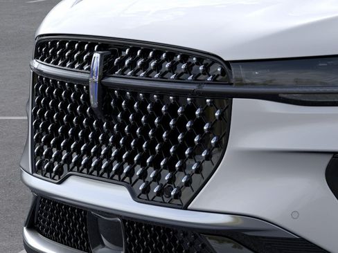 New 2026 Lincoln Nautilus Premier AWD/4WD image 17