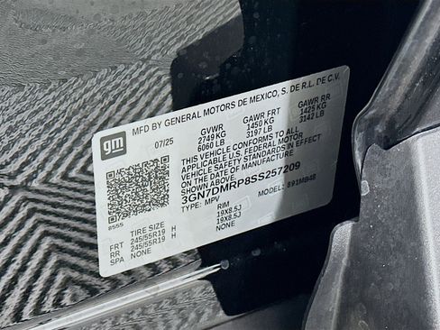 Used 2025 Chevrolet Equinox EV LT FWD image 12