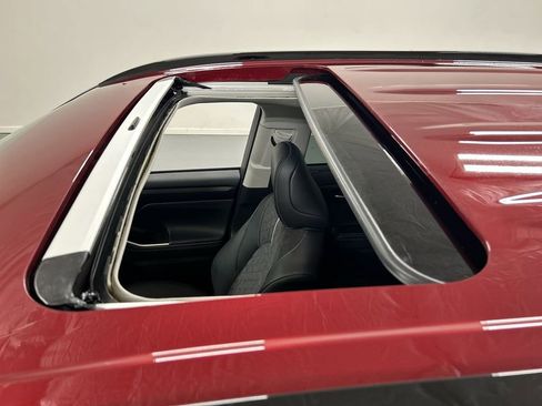 Used 2025 Toyota Highlander XLE image 19