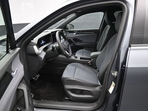 New 2026 Volkswagen Tiguan SE R-Line AWD/4WD image 9