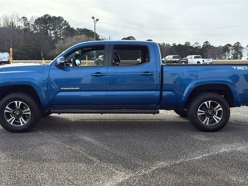 Used 2018 Toyota Tacoma TRD Sport image 5