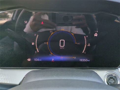 Certified 2024 Chevrolet Trax LT w/ Sunroof Package image 32