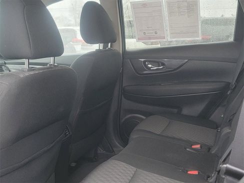 Used 2018 Nissan Rogue SV image 12