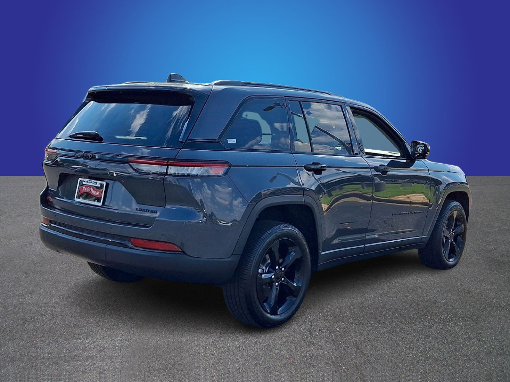 Used 2024 Jeep Grand Cherokee Limited w/ Black Appearance Package AWD/4WD image 4