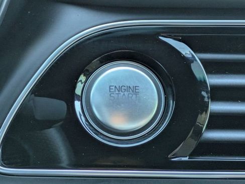 Used 2023 Genesis G70 2.0T image 32