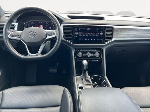 Used 2023 Volkswagen Atlas Cross Sport SE w/ Panoramic Sunroof Package FWD image 3