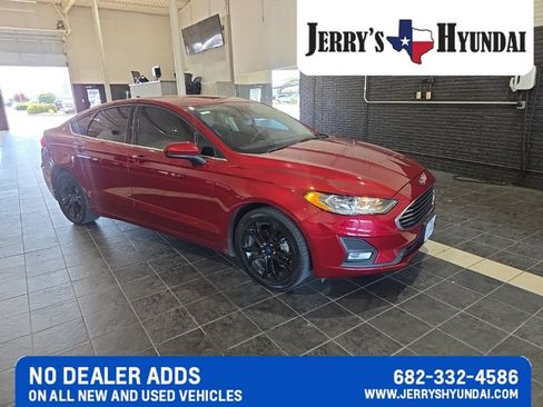 Used 2019 Ford Fusion SE w/ Equipment Group 151A FWD image 2