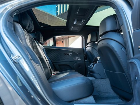 Used 2025 Bentley Flying Spur Plug-In Hybrid AWD/4WD image 58