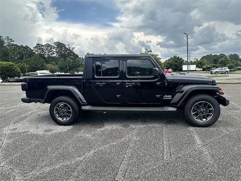 Used 2020 Jeep Gladiator Overland image 6